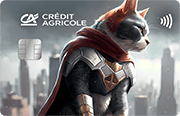 Karta Credit Agricole z wizerunkiem kota w zbroi superbohatera, na tle dużego miasta