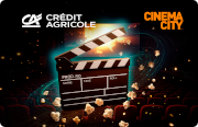 ID: CA351 – Karta Credit Agricole i Cinema City z grafiką pudełka z popcornem na tle sali kinowej.