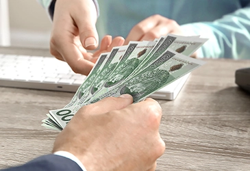 Wpłata gotówki na konto małej firmy